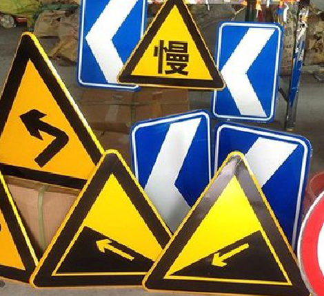 巢湖标识标牌中颜色的确定是很重要的。